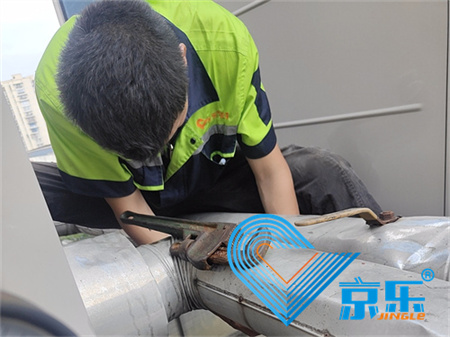 中央空調(diào)突然停機(jī)緊急處理指南 三步基礎(chǔ)檢查與專業(yè)維修全流程