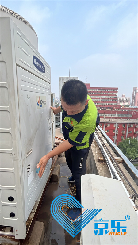 商場中央空調(diào)不清洗 細(xì)菌炸彈 深度清洗服務(wù)降低60%病菌濃度